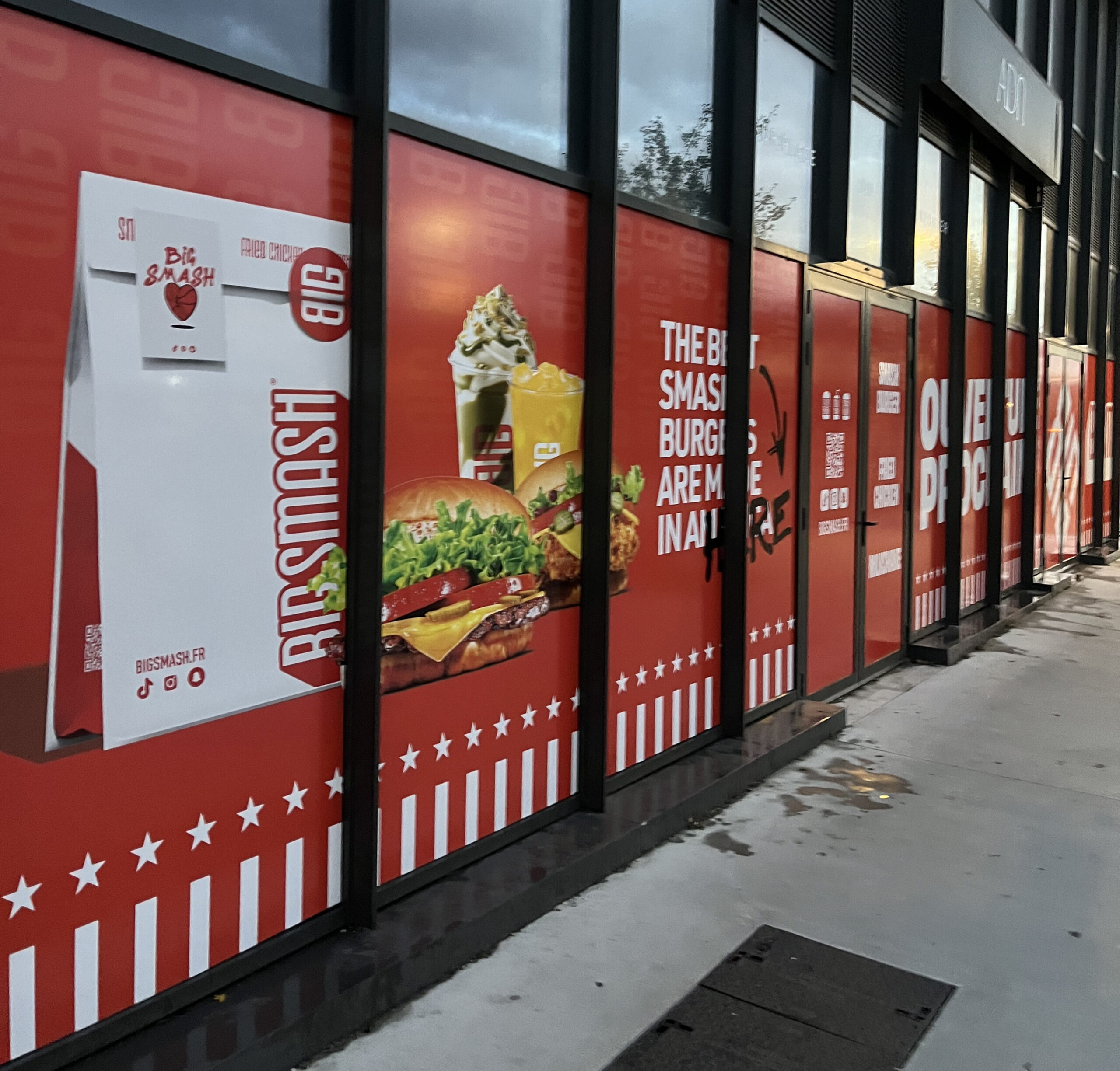 ENSEIGNE PUBLICITAIRE